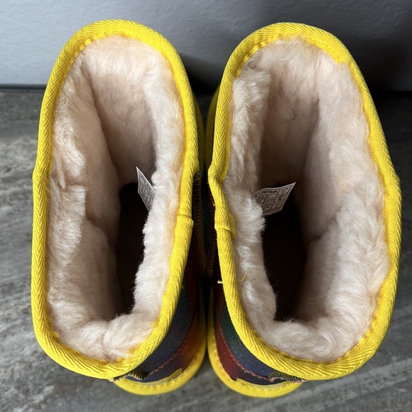 Ugg Classic II Metallic Glitter Rainbow Women’s Size 6 Sheepskin - Picture 7 of 10